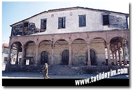  Biberli Camii (Agios Nikalaos Kilisesi)

Fotoraf: Gkhan nal
Tarih: 07 MAYIS 1999