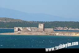  Agios Yorgis Manastr (Gvercin Adas Manastr)

Fotoraf: Gkhan nal
Tarih: 07 Temmuz 2004