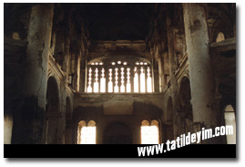  TAKSİYARHİS TA CAMYA (Çamlı Manastır) İç Kısmı

Fotoğraf: Gökhan Önal
Tarih: 02 MAYIS 1999
