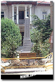  Namık Kemal Anıtı

Fotoğraf: Gökhan Önal
Tarih: 24 TEMMUZ 2002