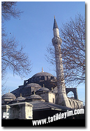 Kılıç Ali Paşa Camii  [Fotoğraf: Gökhan Önal, 18 AĞUSTOS 2002]