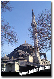  Kl Ali Paa Camii

Fotoraf: Gkhan nal
Tarih: 18 AUSTOS 2002