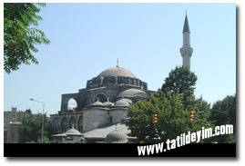  Kılıç Ali Paşa Camii

Fotoğraf: Gökhan Önal
Tarih: 18 AĞUSTOS 2002