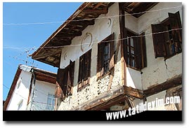  Yrk Ky Evleri

Fotoraf: Gkhan nal
Tarih: 25 NSAN 2004