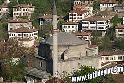  Kprl Mehmet Paa Camii

Fotoraf: Gkhan nal
Tarih: 24 NSAN 2004